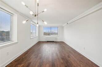 2479 Peachtree Rd in Atlanta, GA - Building Photo - Building Photo