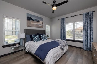 Skyview Flats in Cypress, TX - Foto de edificio - Building Photo