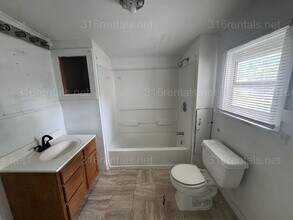 218 Allison St in Newton, KS - Building Photo - Building Photo