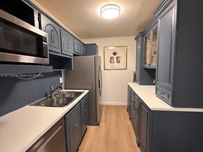 155 Ocean Ln Dr in Key Biscayne, FL - Building Photo - Building Photo