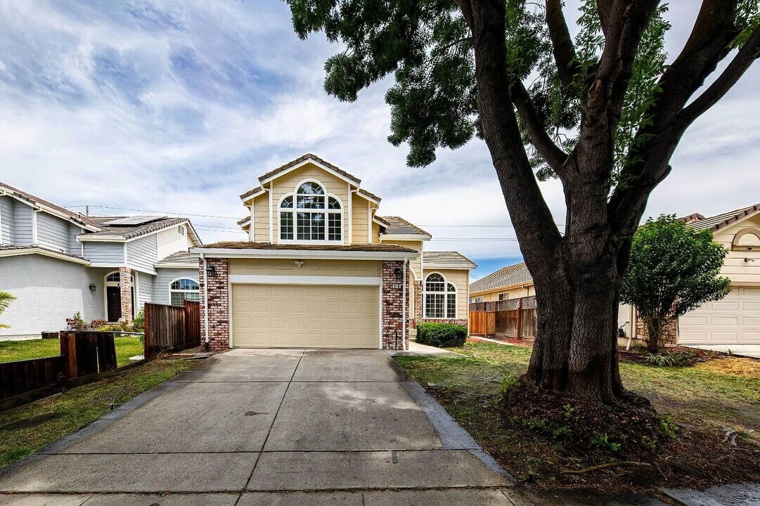 270 Camelot Dr in Tracy, CA - Building Photo