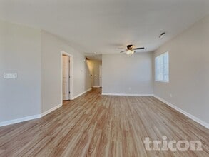 1135 Edinburgh Dr in Jamestown, NC - Building Photo - Building Photo