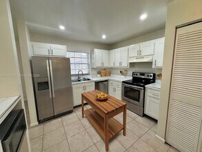 3673 NW 94th Ave, Unit 7J in Sunrise, FL - Building Photo - Building Photo