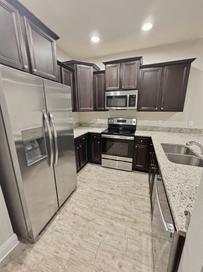 8740 Brown Pelican Cir in Navarre, FL - Building Photo - Building Photo