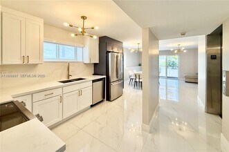 4122 Collins Ave in Miami Beach, FL - Building Photo - Building Photo