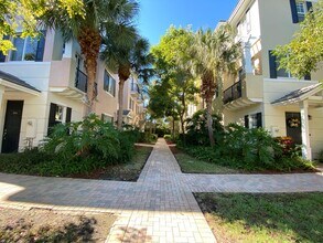 3803 NW 5th Terrace in Boca Raton, FL - Building Photo - Building Photo