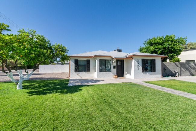 2302 E Whitton Ave in Phoenix, AZ - Foto de edificio - Building Photo