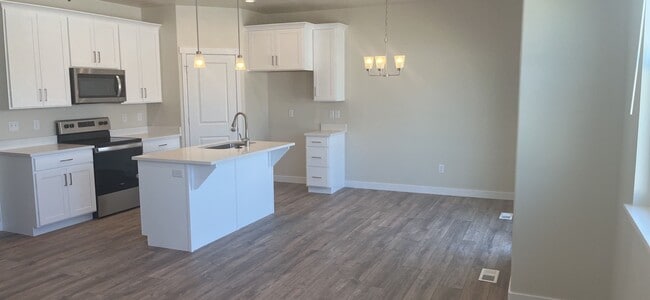 835 N Hilltop Dr in Lehi, UT - Building Photo - Building Photo