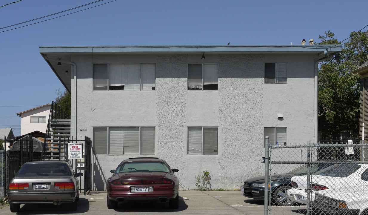 2019 89th Ave in Oakland, CA - Foto de edificio