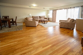 117 Hudson St-Unit -2 - 3 Master Suite in Newark, NJ - Building Photo - Building Photo