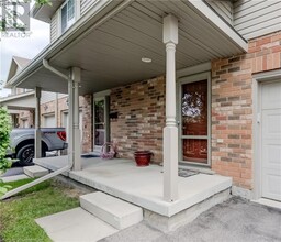 15 Gregg Ct in Kitchener, ON - Building Photo - Building Photo