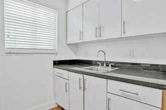 7325 Carlyle Ave in Miami Beach, FL - Building Photo - Building Photo