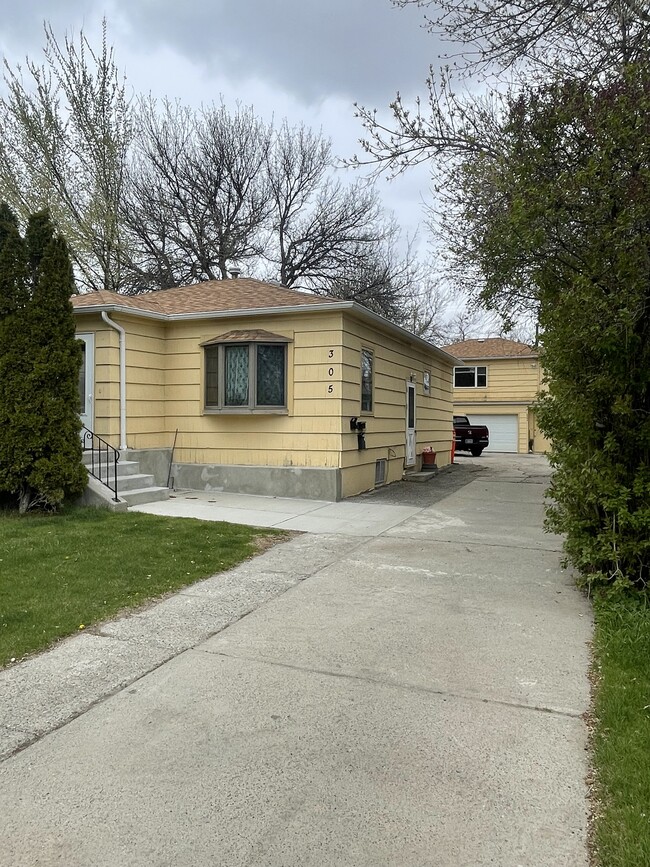 305 Terry Ave, Unit Basement Apartment
