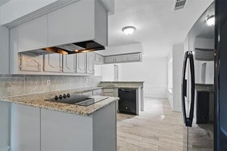 829 Hunters Creek Dr in Desoto, TX - Building Photo - Building Photo