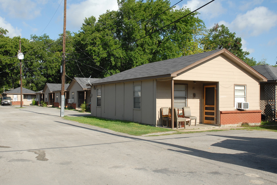 Lavender Oaks in Houston, TX - Building Photo