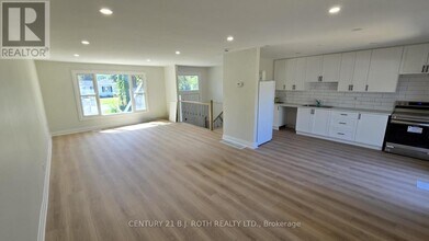 698 Burton Dr in Innisfil, ON - Building Photo - Building Photo