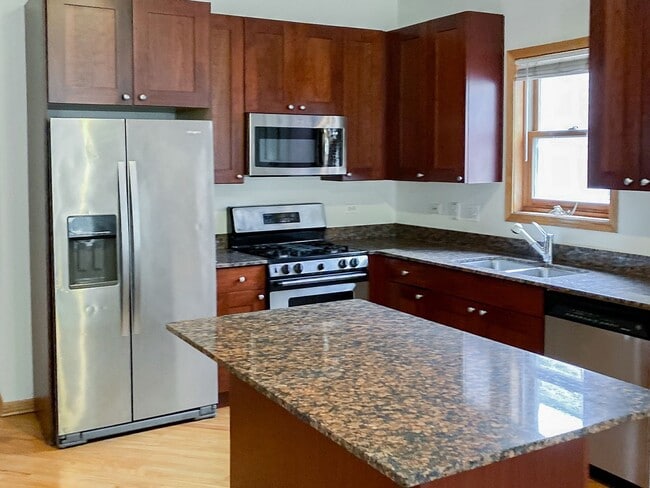 2440 N Southport Ave