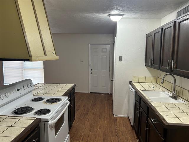 1826 Legend Dr in Garland, TX - Building Photo - Building Photo