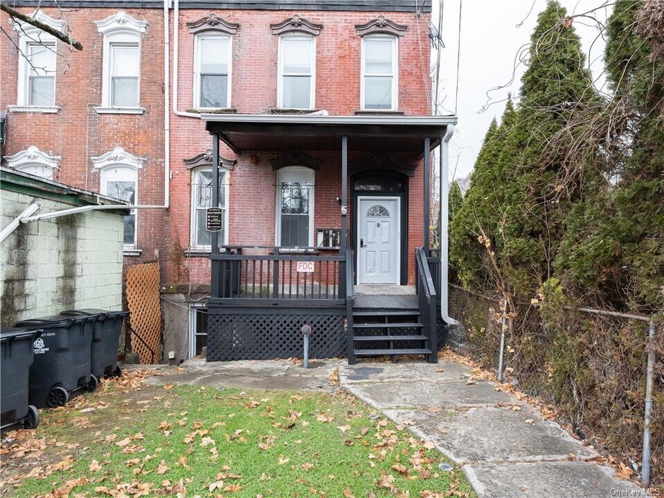 5 Fallkill Pl in Poughkeepsie, NY - Building Photo