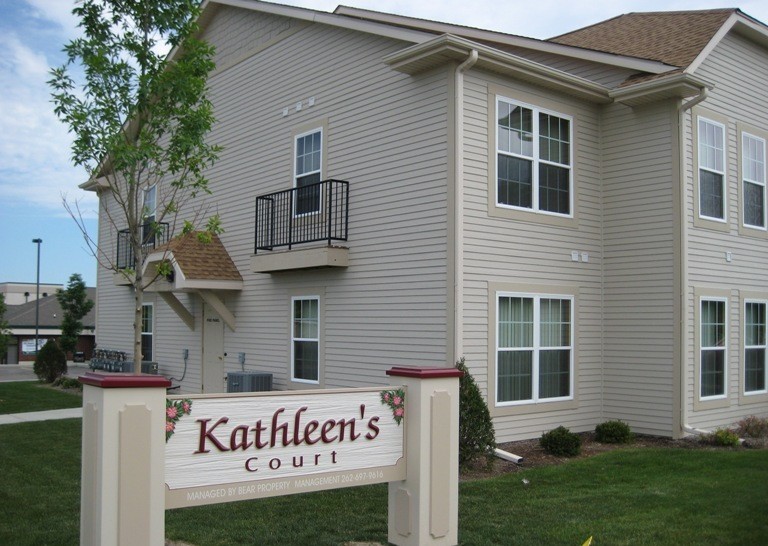 Kathleen's Court in Kenosha, WI - Building Photo