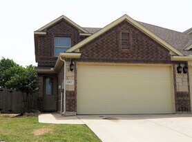 4903 Villas Dr in Sanger, TX - Building Photo