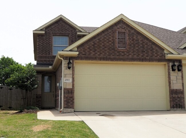 property at 4903 Villas Dr