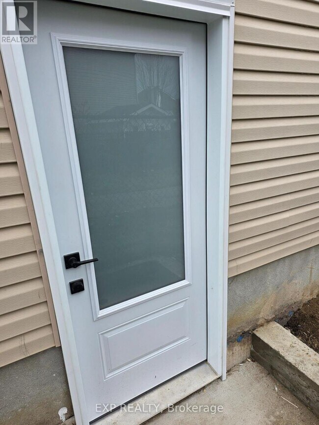 180 Chenoa Way in Ottawa, ON - Building Photo - Building Photo