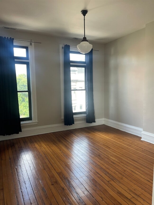 1629 W Grand Ave in Chicago, IL - Building Photo - Building Photo