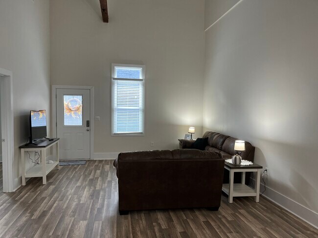 627 Monroe St in Eden, NC - Foto de edificio - Building Photo