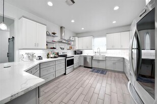 28402 Calaveras Creek Ct, Unit 5111-B in Huffman, TX - Building Photo