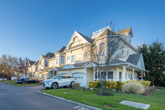 Bay Village in Patchogue, NY - Foto de edificio - Building Photo