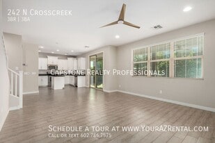 242 N Crosscreek Dr in Chandler, AZ - Building Photo