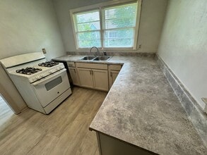 327 Woolfolk St in Macon, GA - Foto de edificio - Building Photo