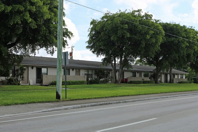 3515 Melaleuca Ln in Lake Worth, FL - Building Photo - Building Photo