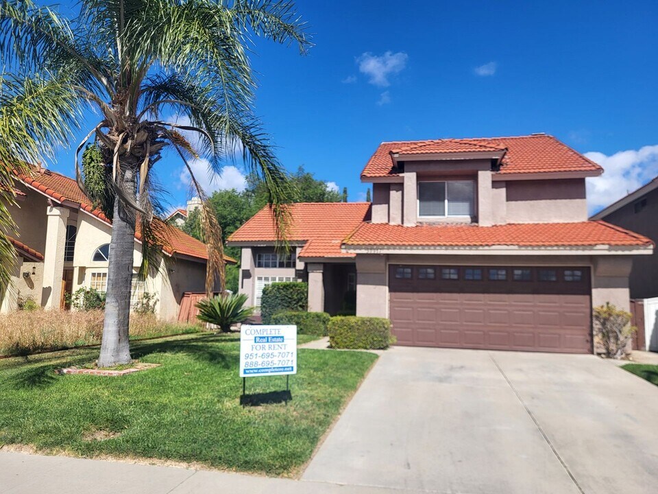 39917 Chippewa Cir in Murrieta, CA - Building Photo