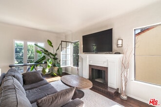 751 Croft Ave in West Hollywood, CA - Building Photo - Building Photo
