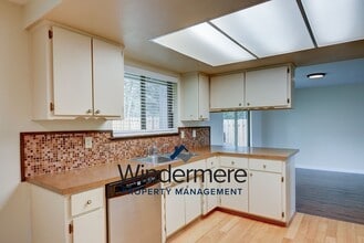 1285 Crescent Dr in Oak Harbor, WA - Building Photo - Building Photo