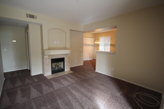 9050 W Warm Springs Rd in Las Vegas, NV - Foto de edificio - Building Photo