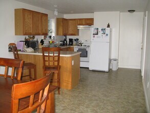 18 Melvin Ave, Unit B in Old Orchard Beach, ME - Building Photo - Building Photo