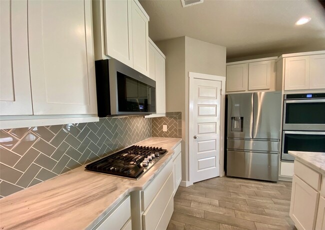 property at 28503 Hannahs Harbor Ln