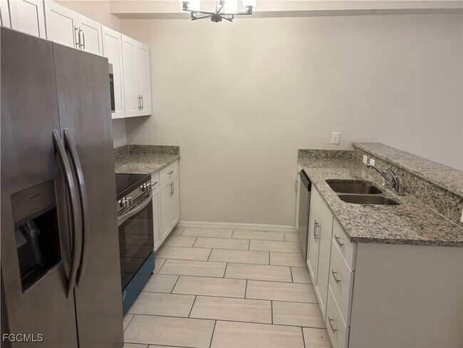 1210 Cape Coral Pkwy W in Cape Coral, FL - Building Photo - Building Photo