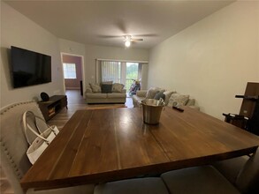9507 Amberdale Ct-Unit -202 in Riverview, FL - Building Photo - Building Photo