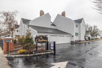 The Chateau in Bridgeport, CT - Building Photo - Building Photo
