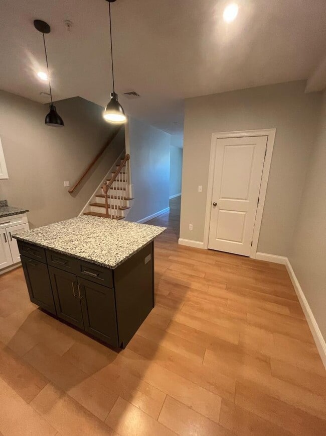 816 Brayton Point Rd in Somerset, MA - Building Photo - Building Photo