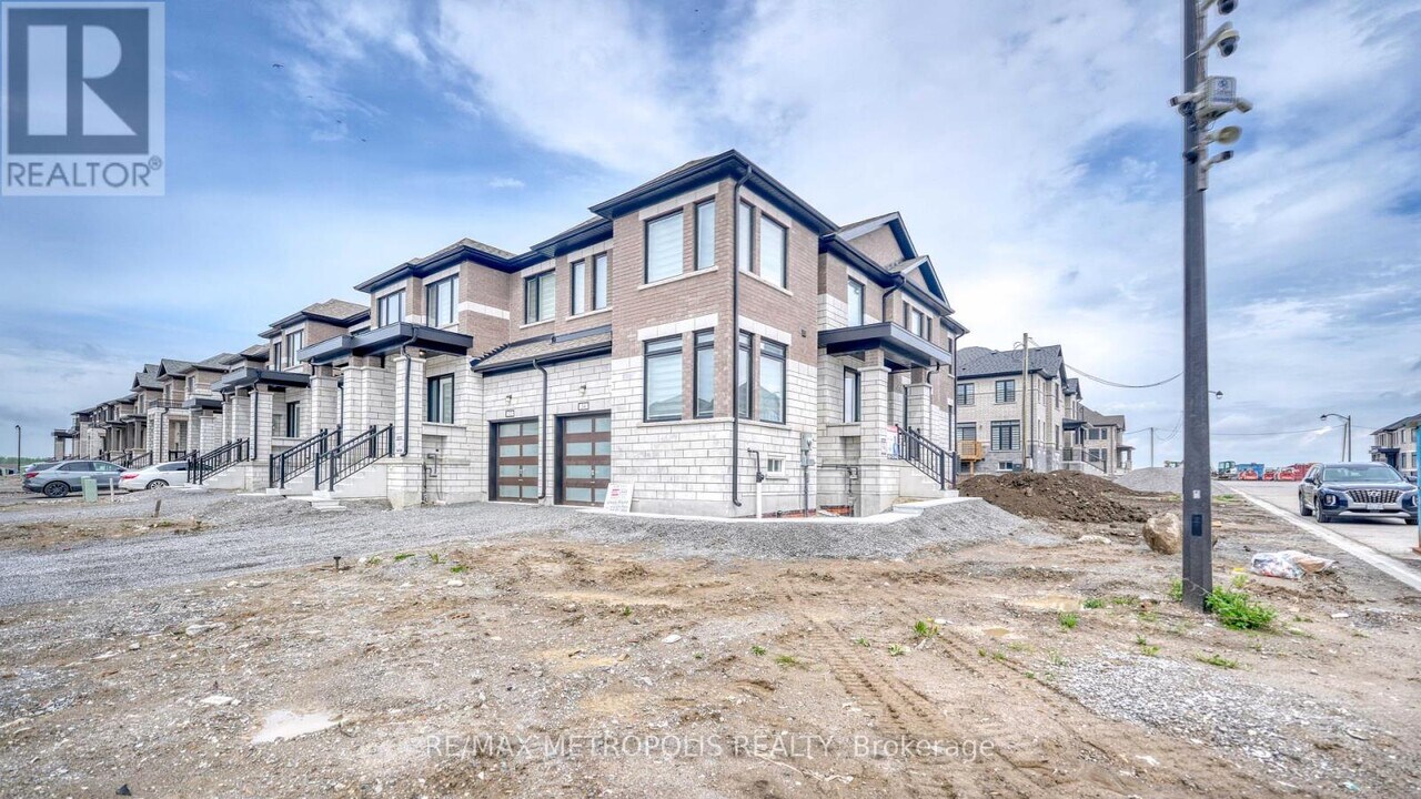 34 Walters St in Kawartha Lakes, ON - Building Photo
