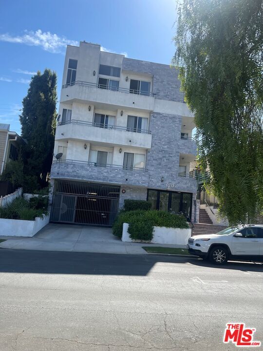 property at 1607 Glendon Ave