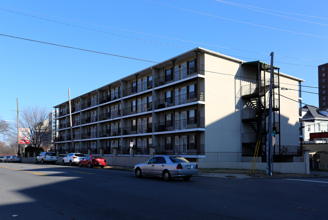 Elliston Place Quarters in Nashville, TN - Building Photo