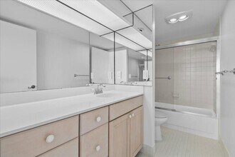 5200 N Flagler Dr in West Palm Beach, FL - Building Photo - Building Photo
