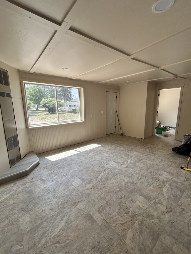 408 W Wheaton Ave in Clare, MI - Building Photo - Building Photo