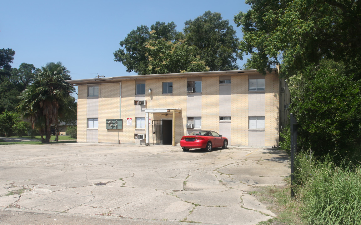 1220 W Chimes St in Baton Rouge, LA - Building Photo